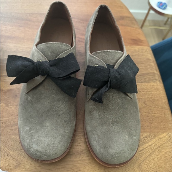 KORK-EASE Slip On Black Bow Tan Suede Shoes - 8.5 - Picture 2 of 5